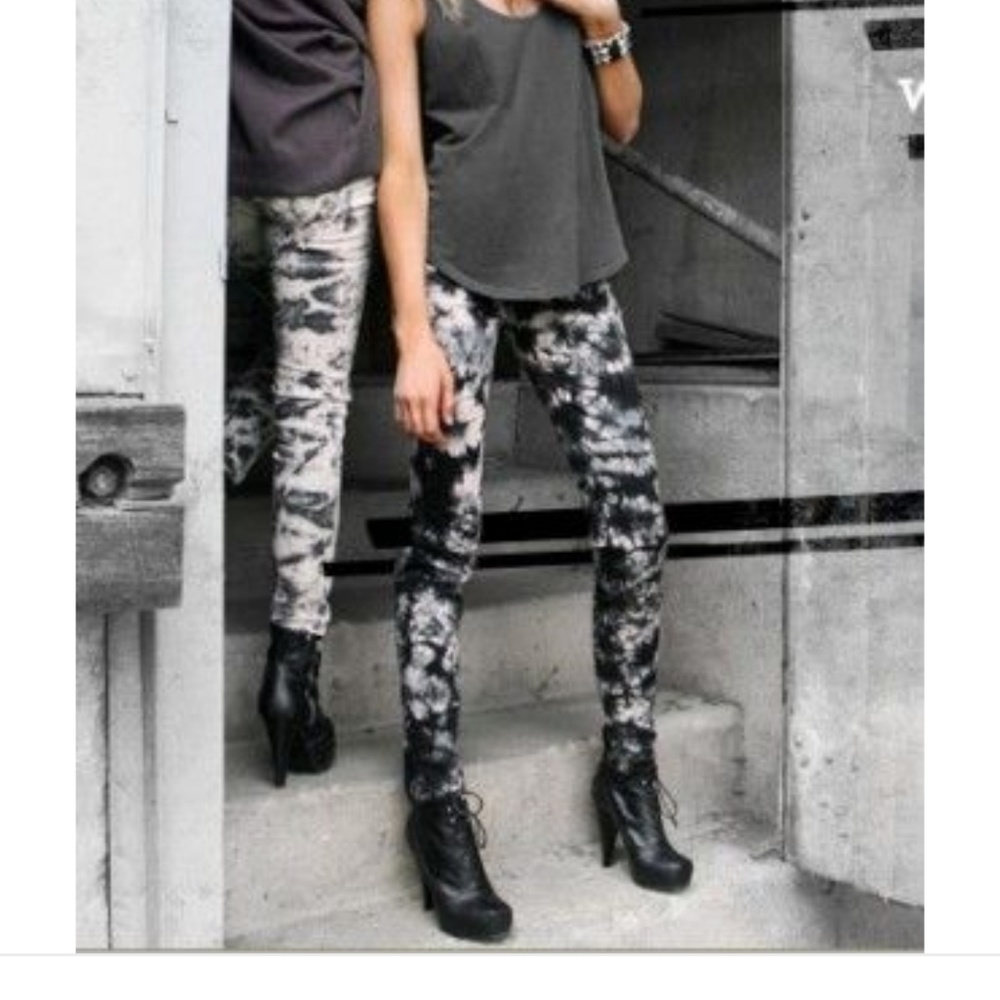 ACID WASH BUTTER FINISHED LEGGINGS - Picture 4 of 5